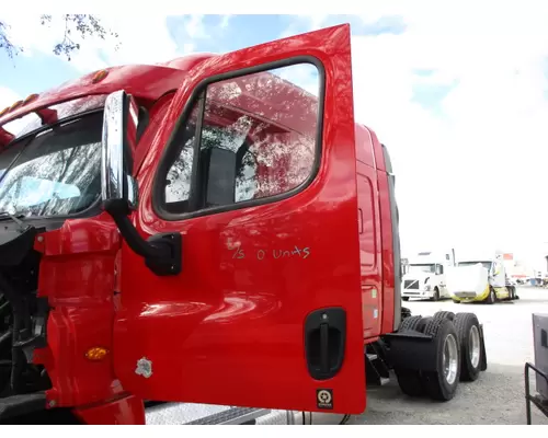 FREIGHTLINER CASCADIA 125 DOOR ASSEMBLY, FRONT