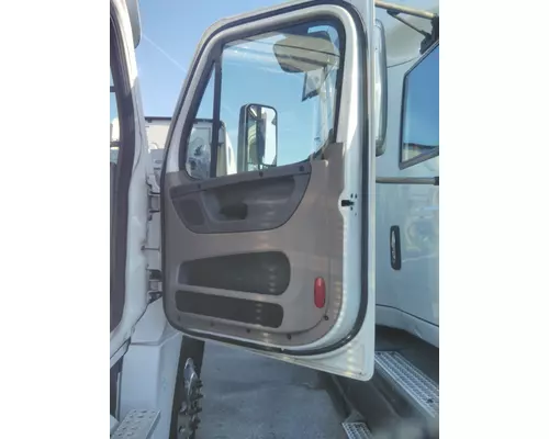 FREIGHTLINER CASCADIA 125 DOOR ASSEMBLY, FRONT