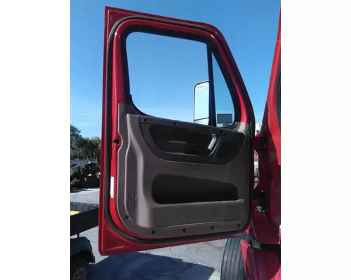 FREIGHTLINER CASCADIA 125 DOOR ASSEMBLY, FRONT