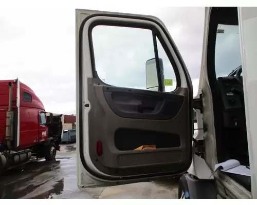 FREIGHTLINER CASCADIA 125 DOOR ASSEMBLY, FRONT