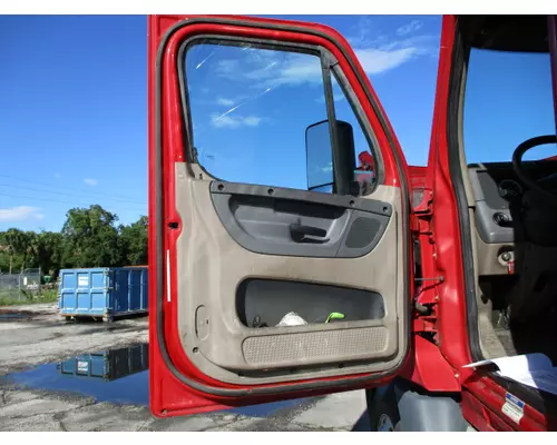 FREIGHTLINER CASCADIA 125 DOOR ASSEMBLY, FRONT