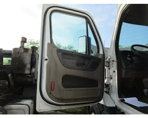 FREIGHTLINER CASCADIA 125 DOOR ASSEMBLY, FRONT