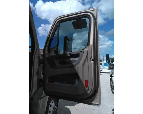FREIGHTLINER CASCADIA 125 DOOR ASSEMBLY, FRONT