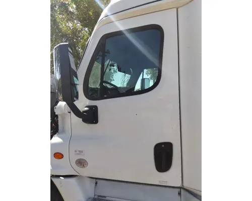 FREIGHTLINER CASCADIA 125 DOOR ASSEMBLY, FRONT