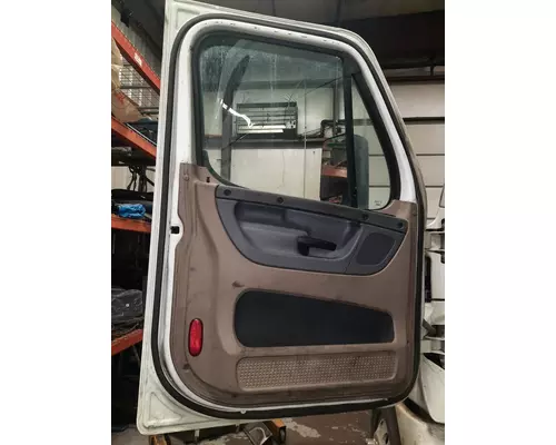 FREIGHTLINER CASCADIA 125 DOOR ASSEMBLY, FRONT