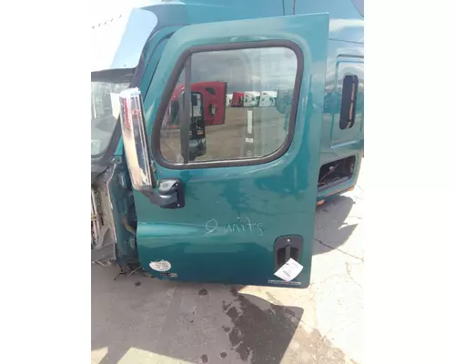 FREIGHTLINER CASCADIA 125 DOOR ASSEMBLY, FRONT