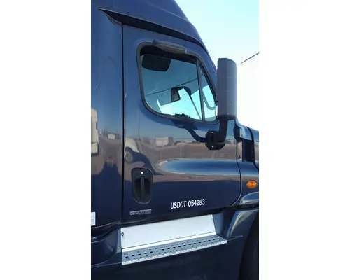 FREIGHTLINER CASCADIA 125 DOOR ASSEMBLY, FRONT