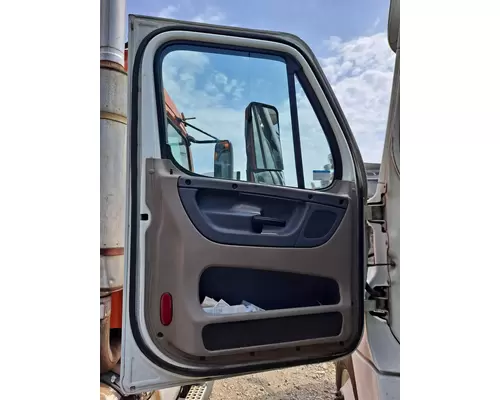 FREIGHTLINER CASCADIA 125 DOOR ASSEMBLY, FRONT