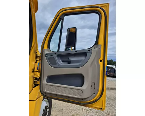 FREIGHTLINER CASCADIA 125 DOOR ASSEMBLY, FRONT