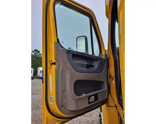 FREIGHTLINER CASCADIA 125 DOOR ASSEMBLY, FRONT