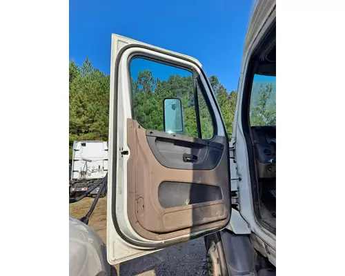 FREIGHTLINER CASCADIA 125 DOOR ASSEMBLY, FRONT