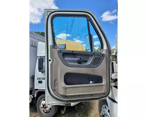 FREIGHTLINER CASCADIA 125 DOOR ASSEMBLY, FRONT