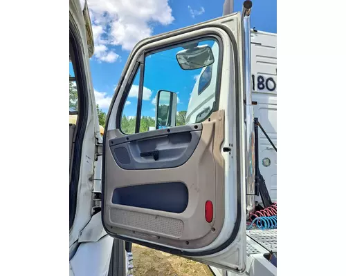 FREIGHTLINER CASCADIA 125 DOOR ASSEMBLY, FRONT