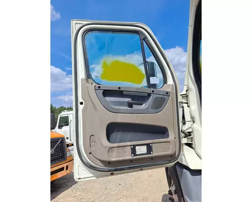 FREIGHTLINER CASCADIA 125 DOOR ASSEMBLY, FRONT