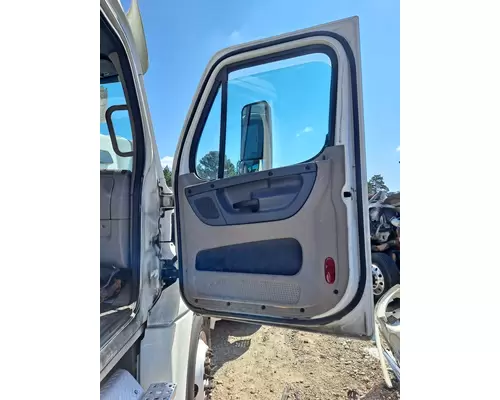 FREIGHTLINER CASCADIA 125 DOOR ASSEMBLY, FRONT