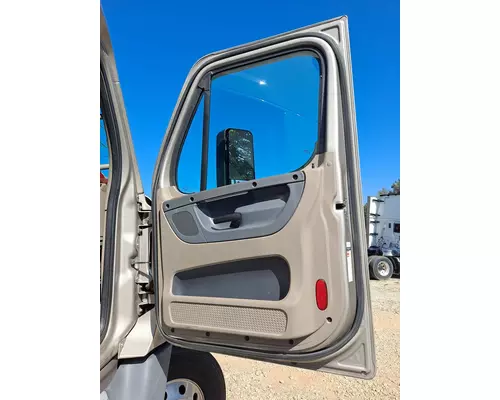 FREIGHTLINER CASCADIA 125 DOOR ASSEMBLY, FRONT