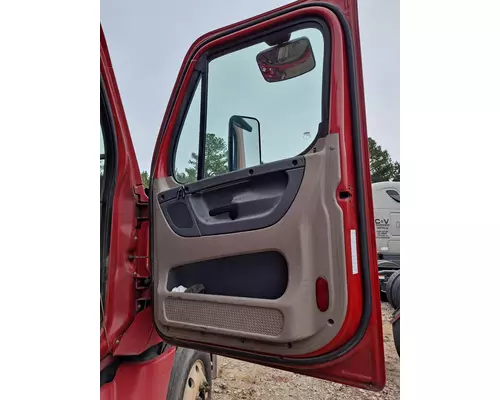 FREIGHTLINER CASCADIA 125 DOOR ASSEMBLY, FRONT