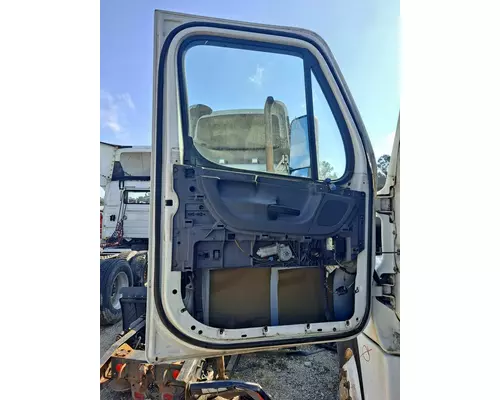 FREIGHTLINER CASCADIA 125 DOOR ASSEMBLY, FRONT