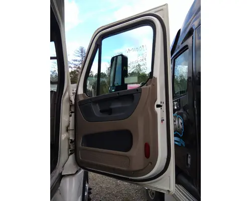 FREIGHTLINER CASCADIA 125 DOOR ASSEMBLY, FRONT