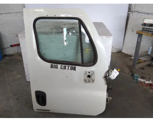 FREIGHTLINER CASCADIA 125 DOOR ASSEMBLY, FRONT
