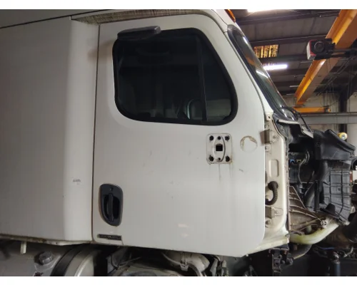 FREIGHTLINER CASCADIA 125 DOOR ASSEMBLY, FRONT