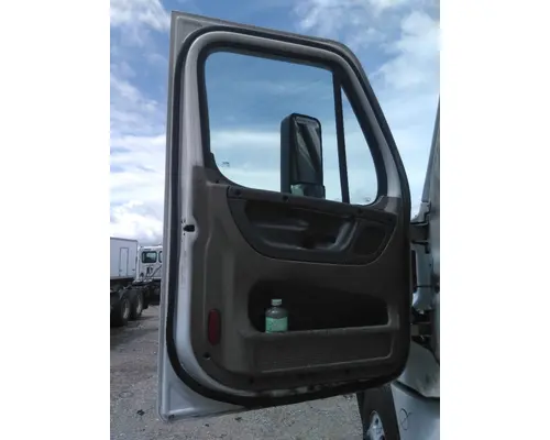 FREIGHTLINER CASCADIA 125 DOOR ASSEMBLY, FRONT
