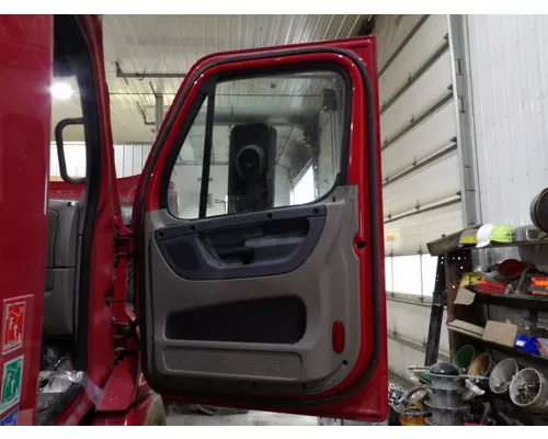 FREIGHTLINER CASCADIA 125 DOOR ASSEMBLY, FRONT