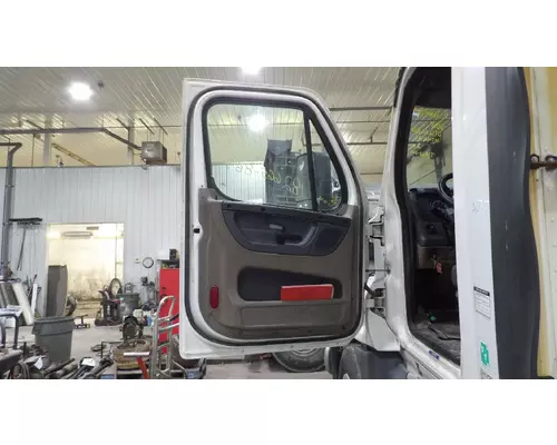 FREIGHTLINER CASCADIA 125 DOOR ASSEMBLY, FRONT