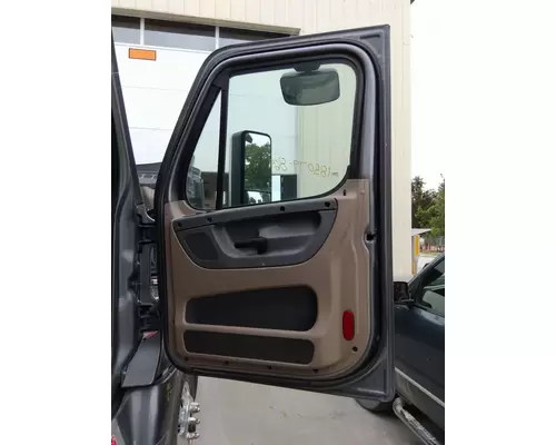 FREIGHTLINER CASCADIA 125 DOOR ASSEMBLY, FRONT