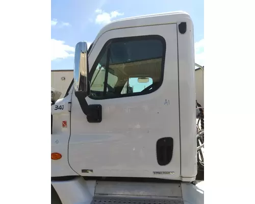 FREIGHTLINER CASCADIA 125 DOOR ASSEMBLY, FRONT