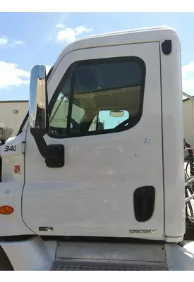 FREIGHTLINER CASCADIA 125 DOOR ASSEMBLY, FRONT