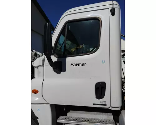 FREIGHTLINER CASCADIA 125 DOOR ASSEMBLY, FRONT