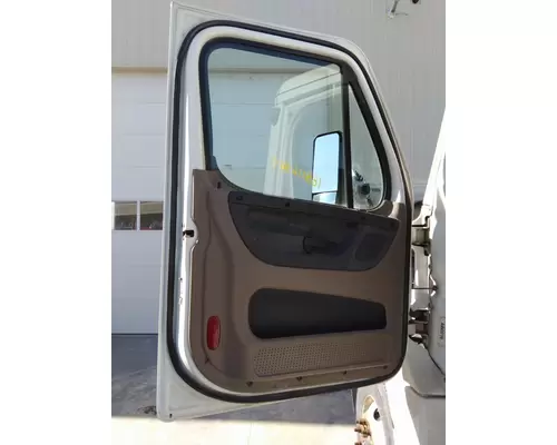 FREIGHTLINER CASCADIA 125 DOOR ASSEMBLY, FRONT
