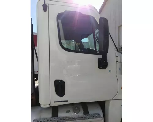FREIGHTLINER CASCADIA 125 DOOR ASSEMBLY, FRONT