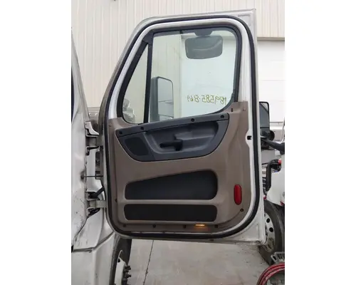 FREIGHTLINER CASCADIA 125 DOOR ASSEMBLY, FRONT