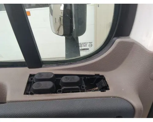 FREIGHTLINER CASCADIA 125 DOOR ASSEMBLY, FRONT