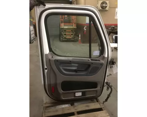 FREIGHTLINER CASCADIA 125 DOOR ASSEMBLY, FRONT