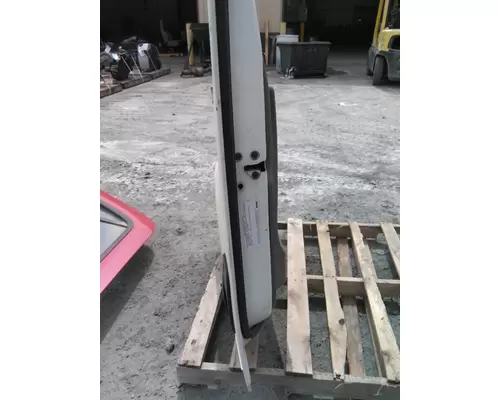 FREIGHTLINER CASCADIA 125 DOOR ASSEMBLY, FRONT