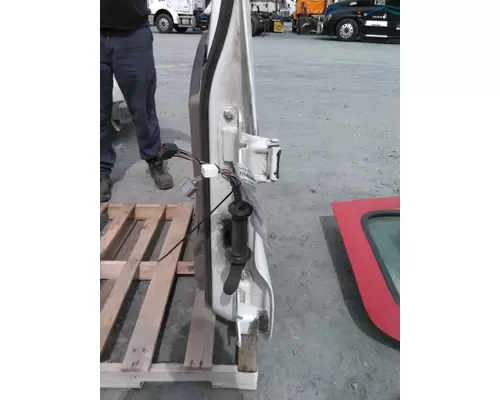 FREIGHTLINER CASCADIA 125 DOOR ASSEMBLY, FRONT