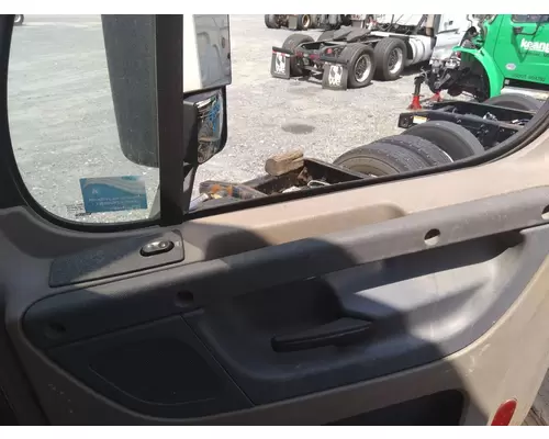 FREIGHTLINER CASCADIA 125 DOOR ASSEMBLY, FRONT