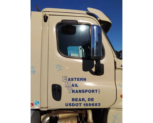 FREIGHTLINER CASCADIA 125 DOOR ASSEMBLY, FRONT