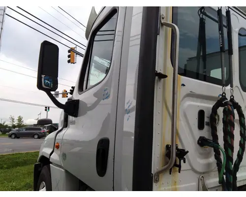 FREIGHTLINER CASCADIA 125 DOOR ASSEMBLY, FRONT