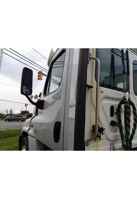 FREIGHTLINER CASCADIA 125 DOOR ASSEMBLY, FRONT