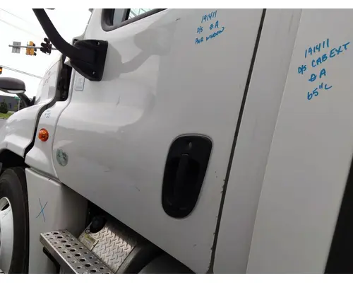 FREIGHTLINER CASCADIA 125 DOOR ASSEMBLY, FRONT