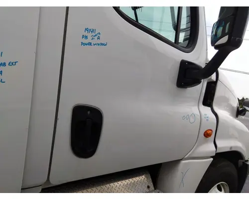 FREIGHTLINER CASCADIA 125 DOOR ASSEMBLY, FRONT