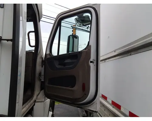 FREIGHTLINER CASCADIA 125 DOOR ASSEMBLY, FRONT