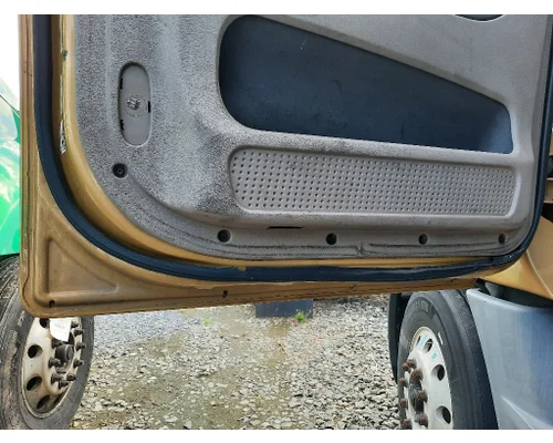 FREIGHTLINER CASCADIA 125 DOOR ASSEMBLY, FRONT