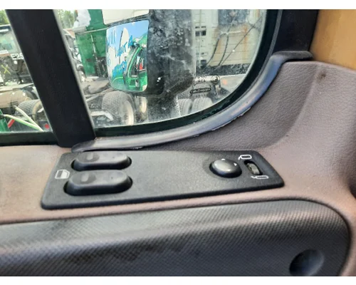 FREIGHTLINER CASCADIA 125 DOOR ASSEMBLY, FRONT