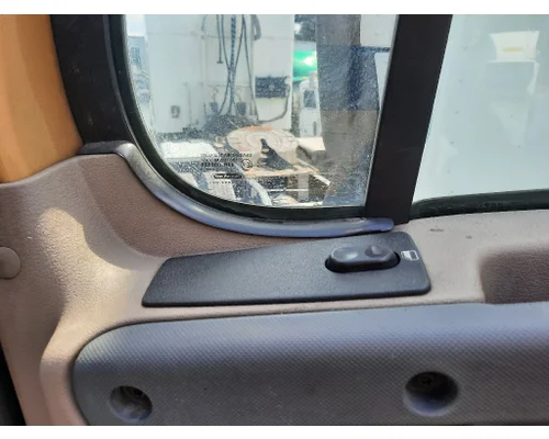 FREIGHTLINER CASCADIA 125 DOOR ASSEMBLY, FRONT