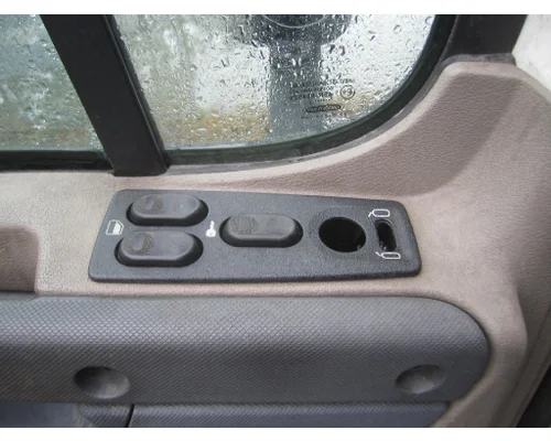 FREIGHTLINER CASCADIA 125 DOOR ASSEMBLY, FRONT